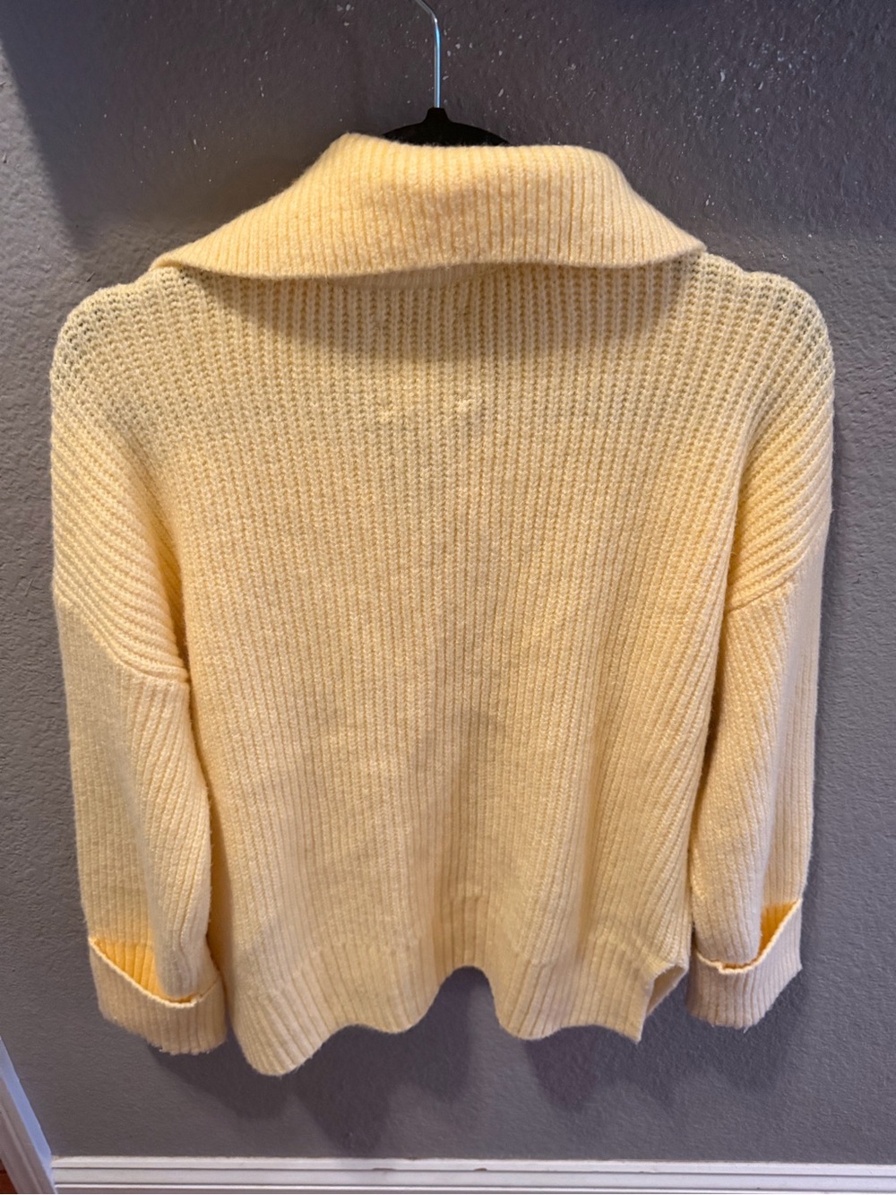 Abercrombie & Fitch Butter Yellow Ribbed Cardigan Sweater Collared Womens Small - Picture 2 of 5